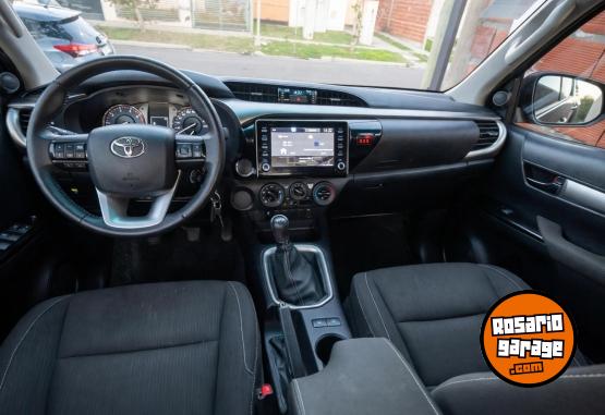 Camionetas - Toyota Hilux SR 2021 Diesel 69000Km - En Venta