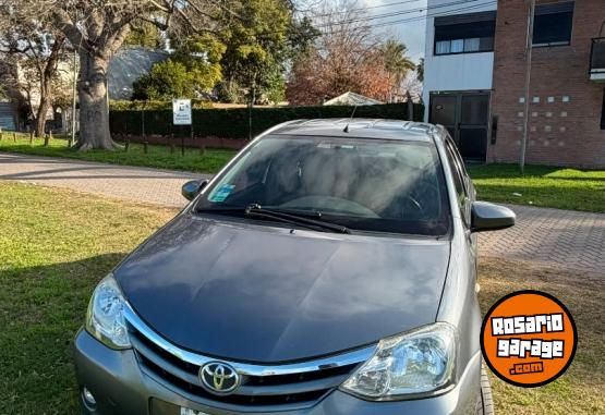Autos - Toyota Etios 2014 Nafta 145000Km - En Venta