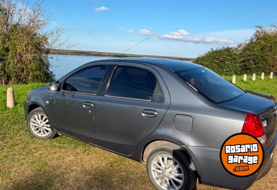 Autos - Toyota Etios 2014 Nafta 145000Km - En Venta