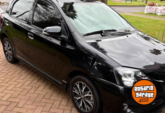 Autos - Toyota etios hatchback 2023 Nafta 85000Km - En Venta