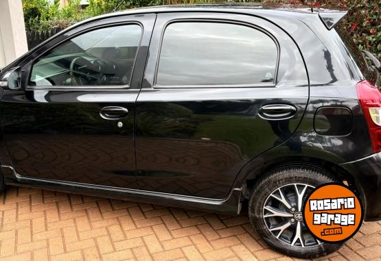 Autos - Toyota etios hatchback 2023 Nafta 85000Km - En Venta