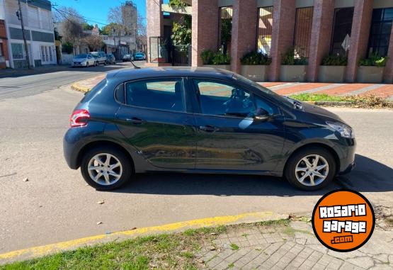 Autos - Peugeot 208 2014 Nafta 122000Km - En Venta