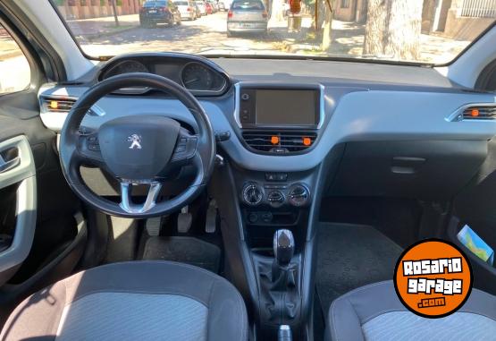 Autos - Peugeot 208 2014 Nafta 122000Km - En Venta
