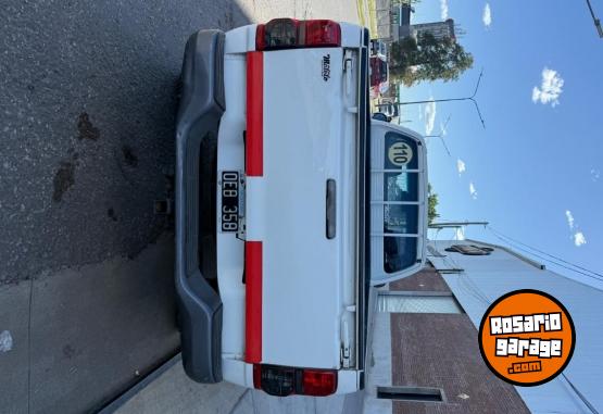 Utilitarios - Toyota Hilux cabina simple 2015 Diesel 208000Km - En Venta