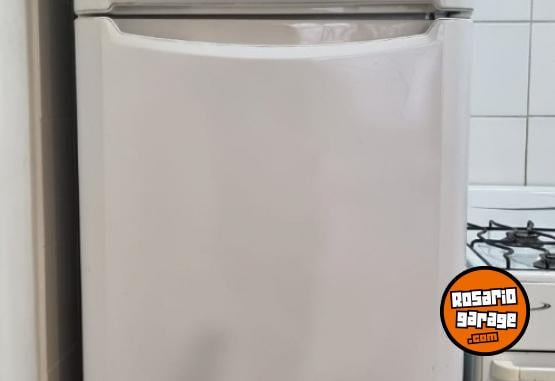 Hogar - HELADERA iNDESiT TAE 37 CON FREEZER DE ARISTON - En Venta
