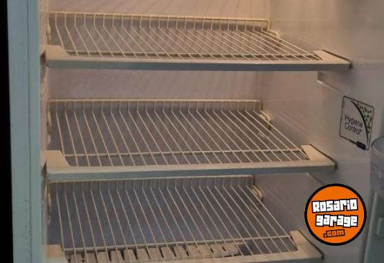 Hogar - HELADERA iNDESiT TAE 37 CON FREEZER DE ARISTON - En Venta