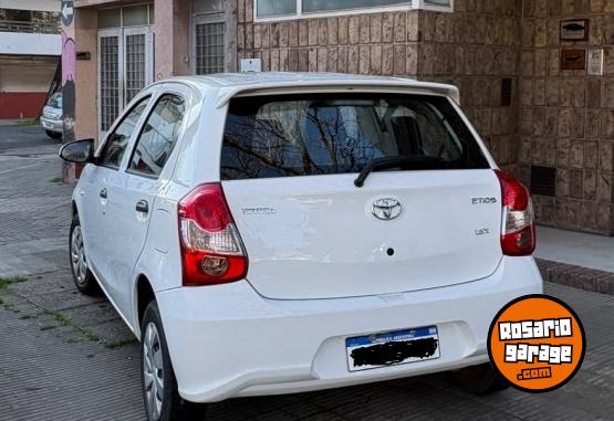 Autos - Toyota ETIOS x 1.5 6M/T 2022 Nafta 56600Km - En Venta