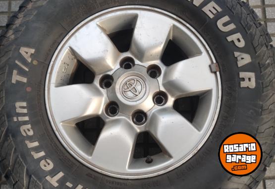 Accesorios para Autos - Juego de Llantas 15 Toyota Hilux Impecables. $1.200.000 las 4. NO BAJO PRECIO - En Venta