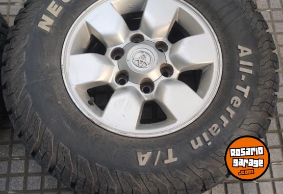 Accesorios para Autos - Juego de Llantas 15 Toyota Hilux Impecables. $1.200.000 las 4. NO BAJO PRECIO - En Venta