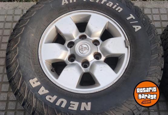Accesorios para Autos - Juego de Llantas 15 Toyota Hilux Impecables. $1.200.000 las 4. NO BAJO PRECIO - En Venta