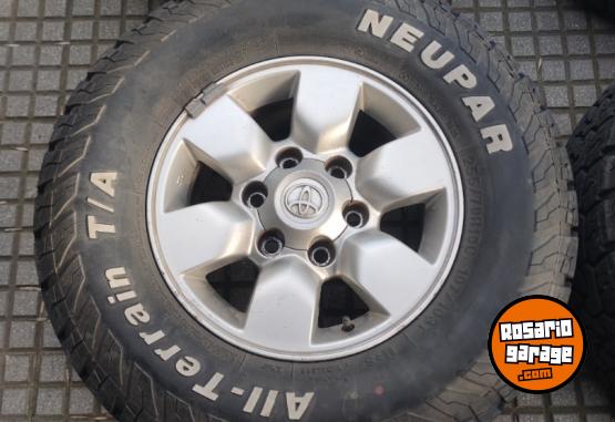 Accesorios para Autos - Juego de Llantas 15 Toyota Hilux Impecables. $1.200.000 las 4. NO BAJO PRECIO - En Venta