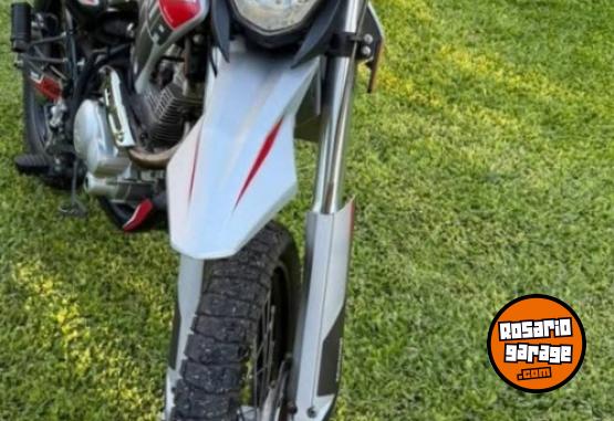 Motos - Motomel Skua Silver Edition 150 c 2023 Nafta 15000Km - En Venta