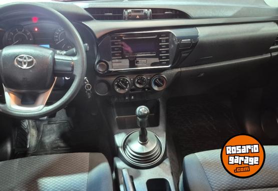 Camionetas - Toyota Hilux dx cabina doble 2019 Diesel 112000Km - En Venta