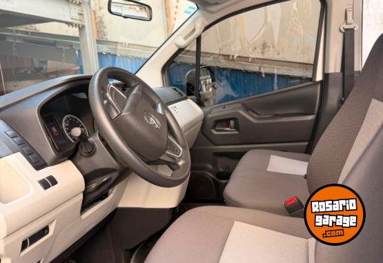 Utilitarios - Toyota Hiace 2023 Diesel 10700Km - En Venta