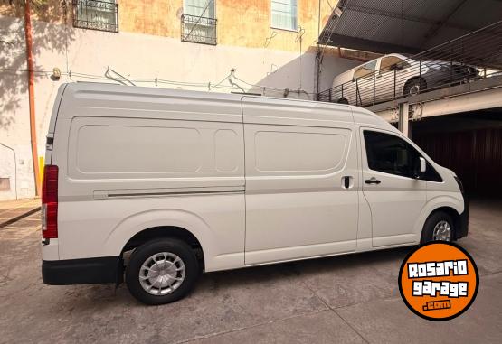 Utilitarios - Toyota Hiace 2023 Diesel 10700Km - En Venta