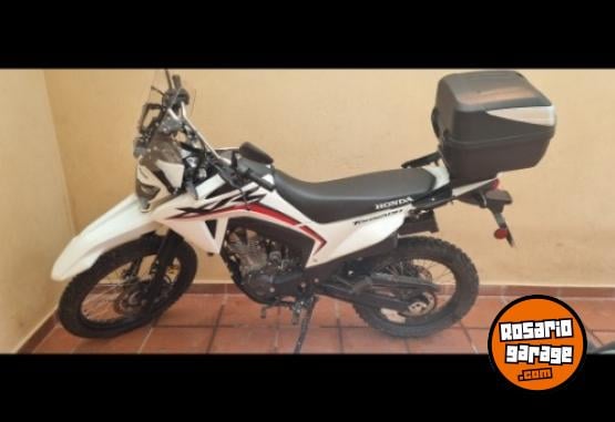 Motos - Honda Tornado 300 2025 Nafta 3000Km - En Venta