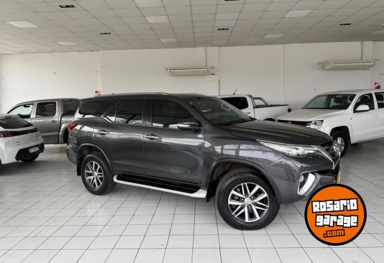 Camionetas - Toyota SW4 SRX 2017 Diesel 140000Km - En Venta