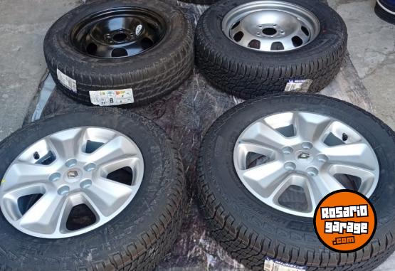 Accesorios para Autos - Juego / Combo Neumáticos Michelin 215/65 R16 + Llantas Aleación y Chapa Oroch/Duster - NUEVO - En Venta