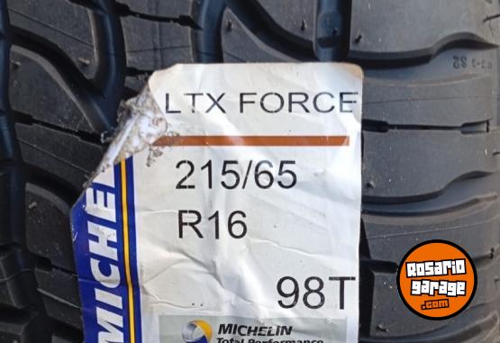 Accesorios para Autos - Juego / Combo Neumáticos Michelin 215/65 R16 + Llantas Aleación y Chapa Oroch/Duster - NUEVO - En Venta