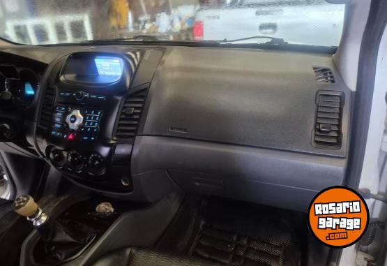 Camionetas - Ford ranger DC 4x2 XL Safety 2 2014 Diesel 280000Km - En Venta