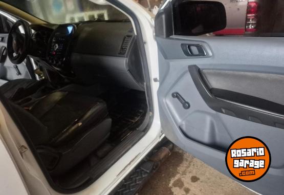 Camionetas - Ford ranger DC 4x2 XL Safety 2 2014 Diesel 280000Km - En Venta