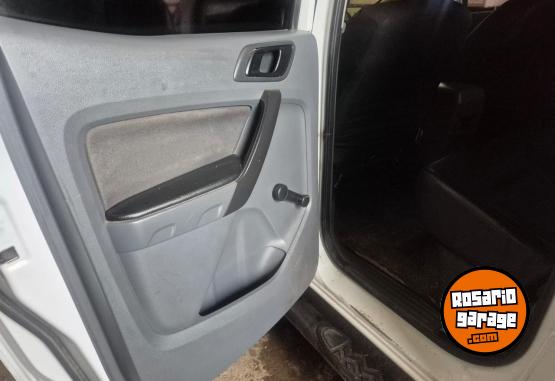 Camionetas - Ford ranger DC 4x2 XL Safety 2 2014 Diesel 280000Km - En Venta
