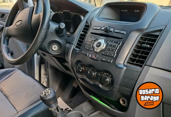 Camiones y Grúas - Ford Ranger 2013 2.5 4×2 Equipada como Grúa de Auxilio - En Venta