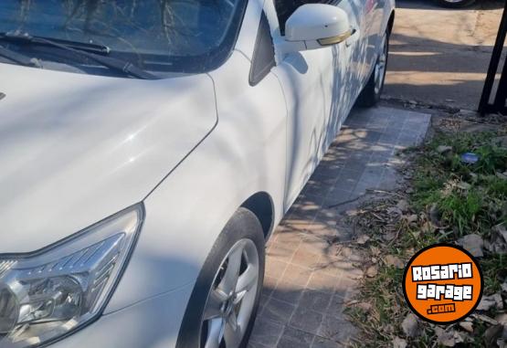 Autos - Ford focus style 2011 Nafta 200000Km - En Venta
