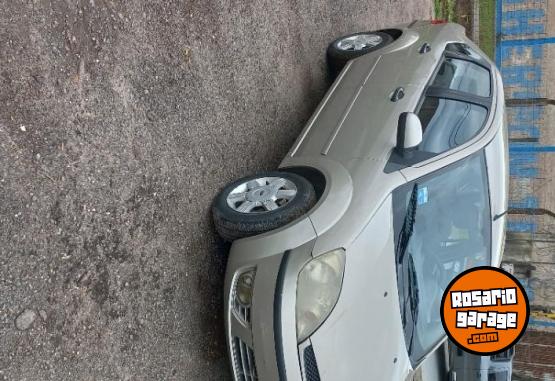 Autos - Ford Fiesta Max 2005 Nafta 311000Km - En Venta