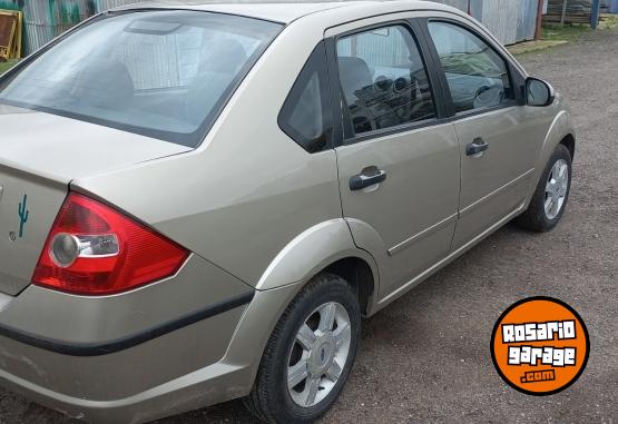 Autos - Ford Fiesta Max 2005 Nafta 311000Km - En Venta