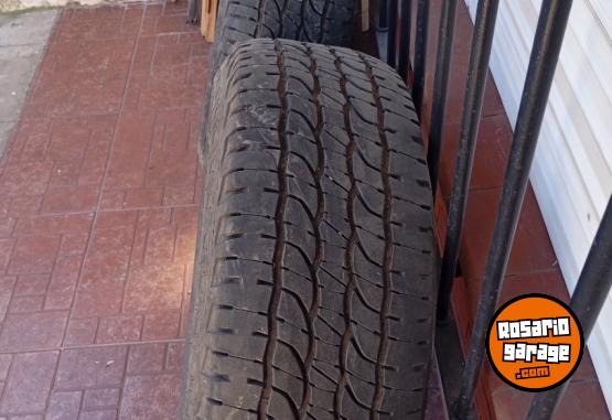 Accesorios para Autos - Vendo 2 cubiertas estaban colocadas en una S10 - En Venta