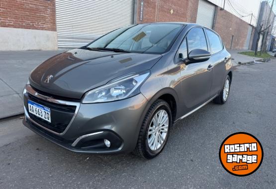 Autos - Peugeot 208 allure touchcreen 2016 Nafta 105000Km - En Venta