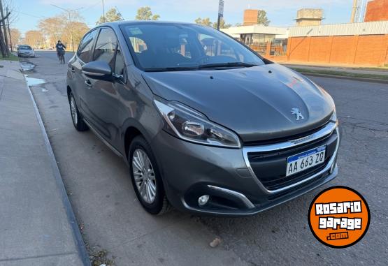 Autos - Peugeot 208 allure touchcreen 2016 Nafta 105000Km - En Venta