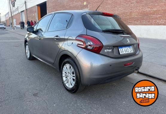 Autos - Peugeot 208 allure touchcreen 2016 Nafta 105000Km - En Venta