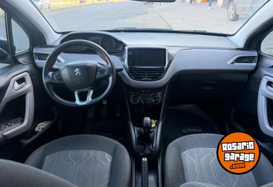 Autos - Peugeot 208 allure touchcreen 2016 Nafta 105000Km - En Venta