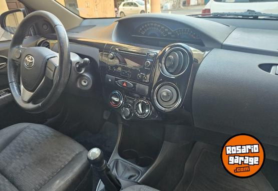 Autos - Toyota ETIOS 2016 Nafta 175000Km - En Venta