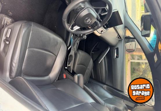 Camionetas - Toyota COROLLA CROSS 2022 Electrico / Hibrido 128000Km - En Venta