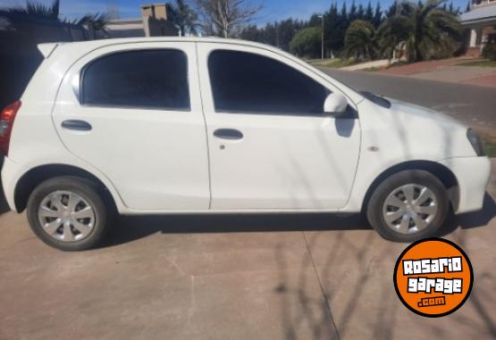 Autos - Toyota Etios 2015 Nafta 155000Km - En Venta