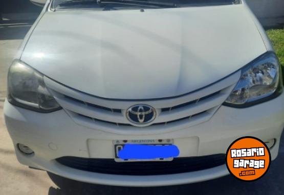 Autos - Toyota Etios 2015 Nafta 155000Km - En Venta