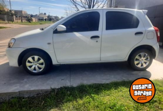 Autos - Toyota Etios 2015 Nafta 155000Km - En Venta