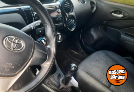 Autos - Toyota Etios 2015 Nafta 155000Km - En Venta