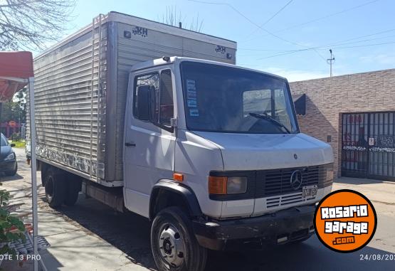Camiones y Grúas - Mercedes 710 titular al dia - En Venta