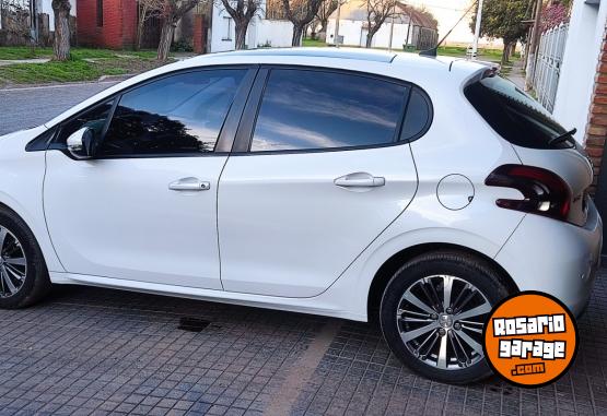 Autos - Peugeot 208 allure 2017 Nafta 115000Km - En Venta