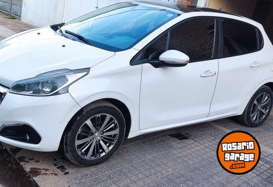Autos - Peugeot 208 allure 2017 Nafta 115000Km - En Venta