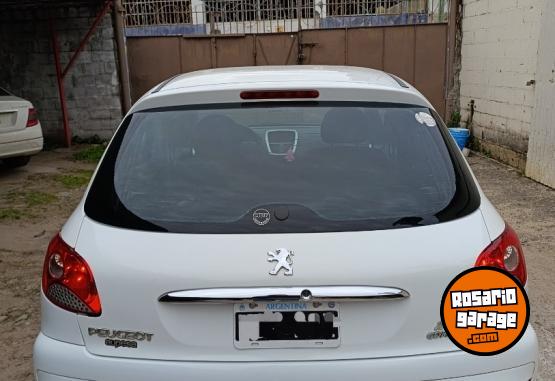 Autos - Peugeot 207 compact 2013 Nafta 120000Km - En Venta