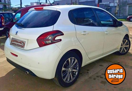 Autos - Peugeot 208 2017 Nafta 105000Km - En Venta
