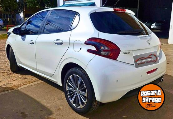 Autos - Peugeot 208 2017 Nafta 105000Km - En Venta