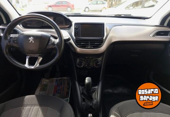 Autos - Peugeot 208 2017 Nafta 105000Km - En Venta