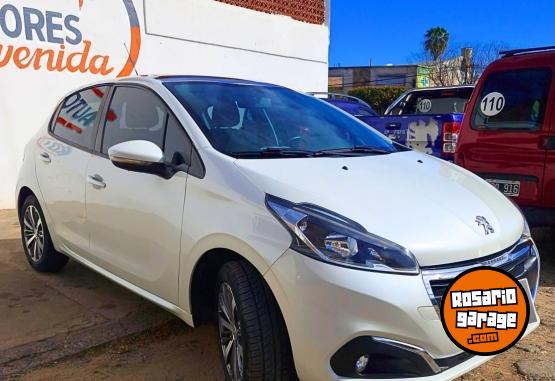 Autos - Peugeot 208 2017 Nafta 105000Km - En Venta