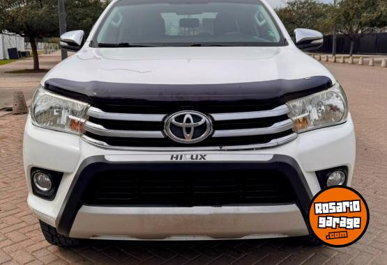 Camionetas - Toyota HILUX 4X2 SRV 2.8 2017 Diesel - En Venta